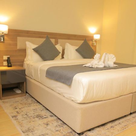 Triple E Hotel And Spa Addis Abeba Esterno foto