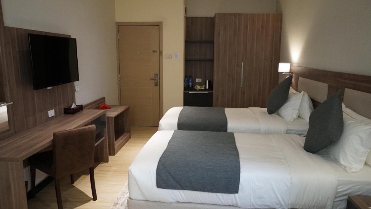Triple E Hotel And Spa Addis Abeba Esterno foto