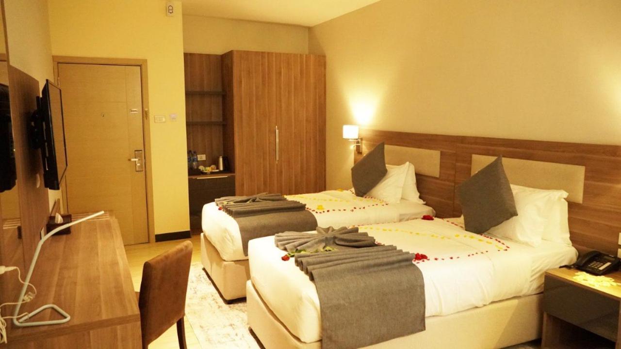Triple E Hotel And Spa Addis Abeba Esterno foto
