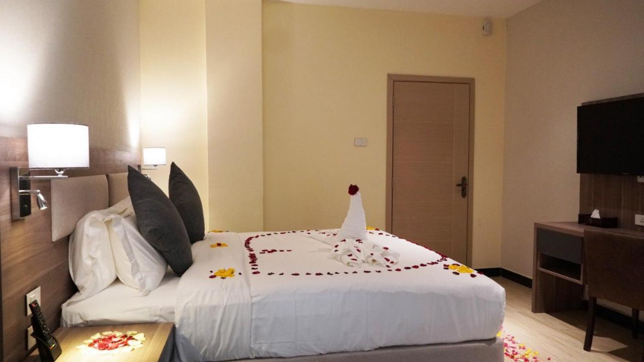 Triple E Hotel And Spa Addis Abeba Esterno foto