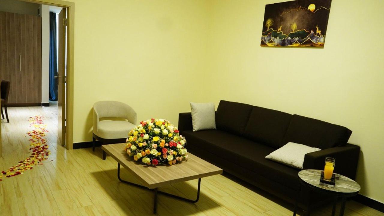 Triple E Hotel And Spa Addis Abeba Esterno foto