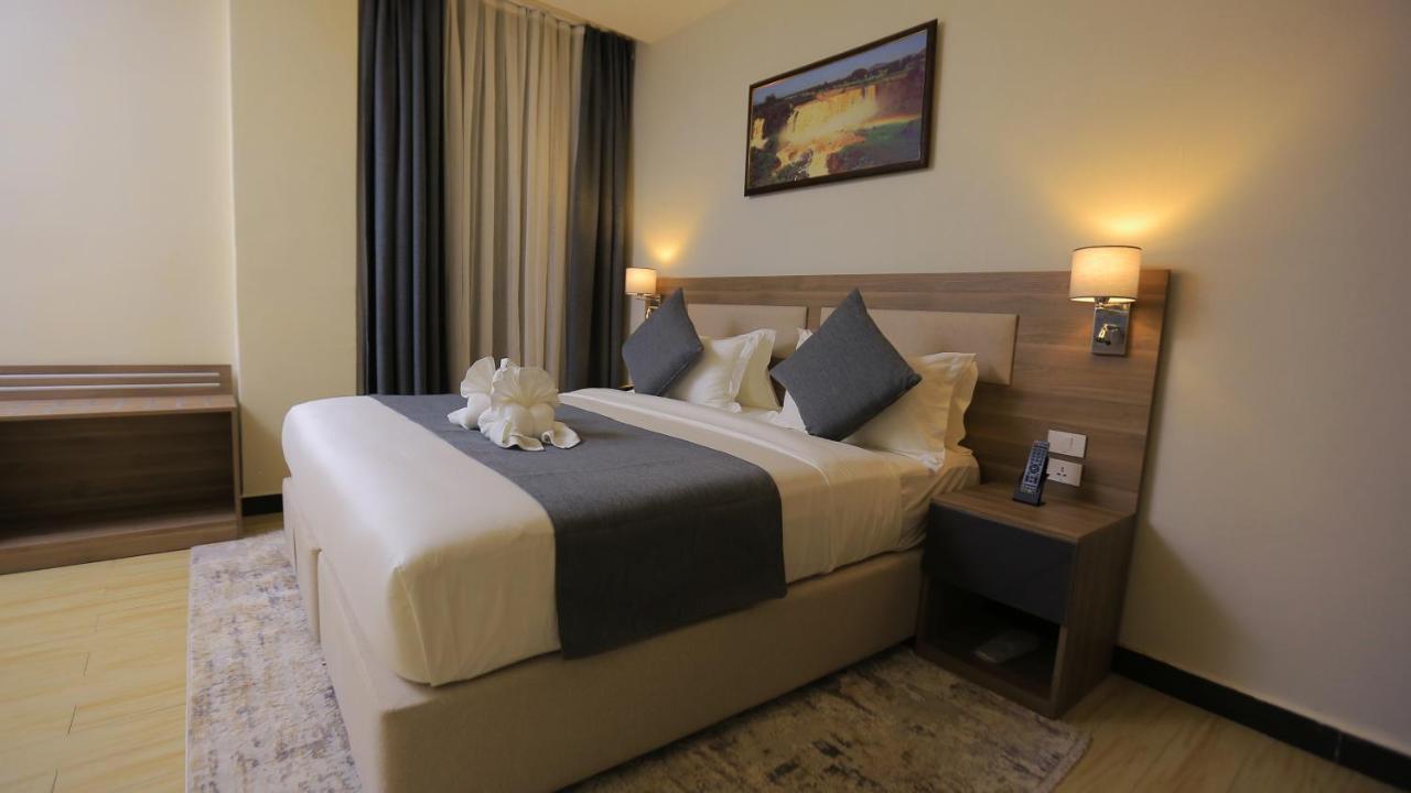 Triple E Hotel And Spa Addis Abeba Esterno foto