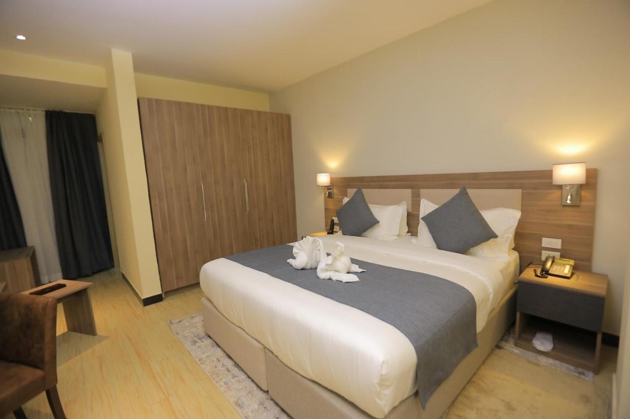 Triple E Hotel And Spa Addis Abeba Esterno foto