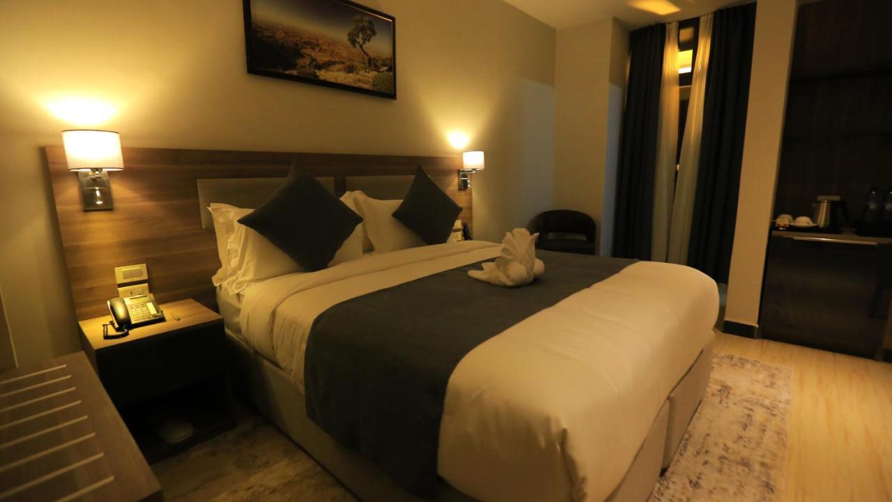 Triple E Hotel And Spa Addis Abeba Esterno foto