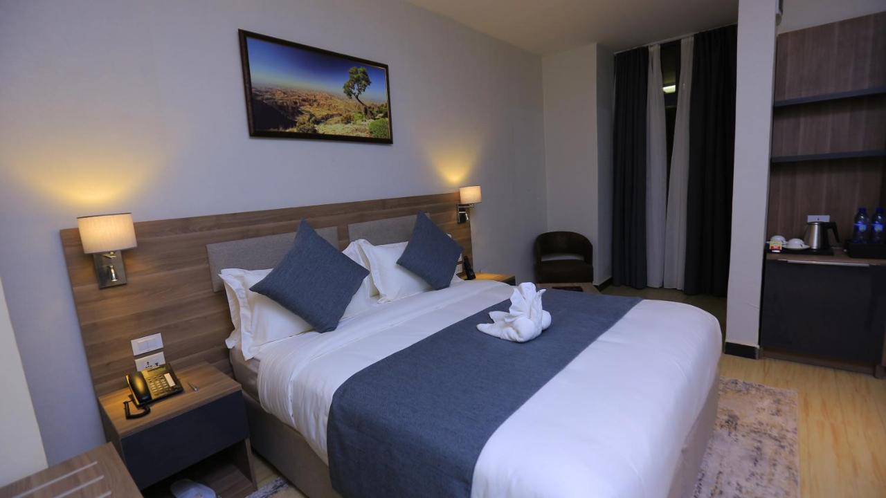 Triple E Hotel And Spa Addis Abeba Esterno foto