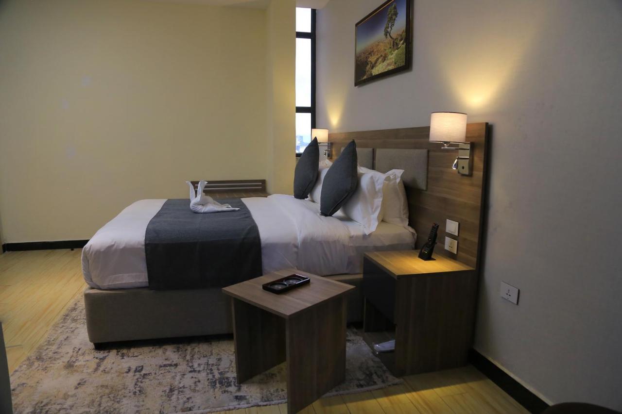 Triple E Hotel And Spa Addis Abeba Esterno foto