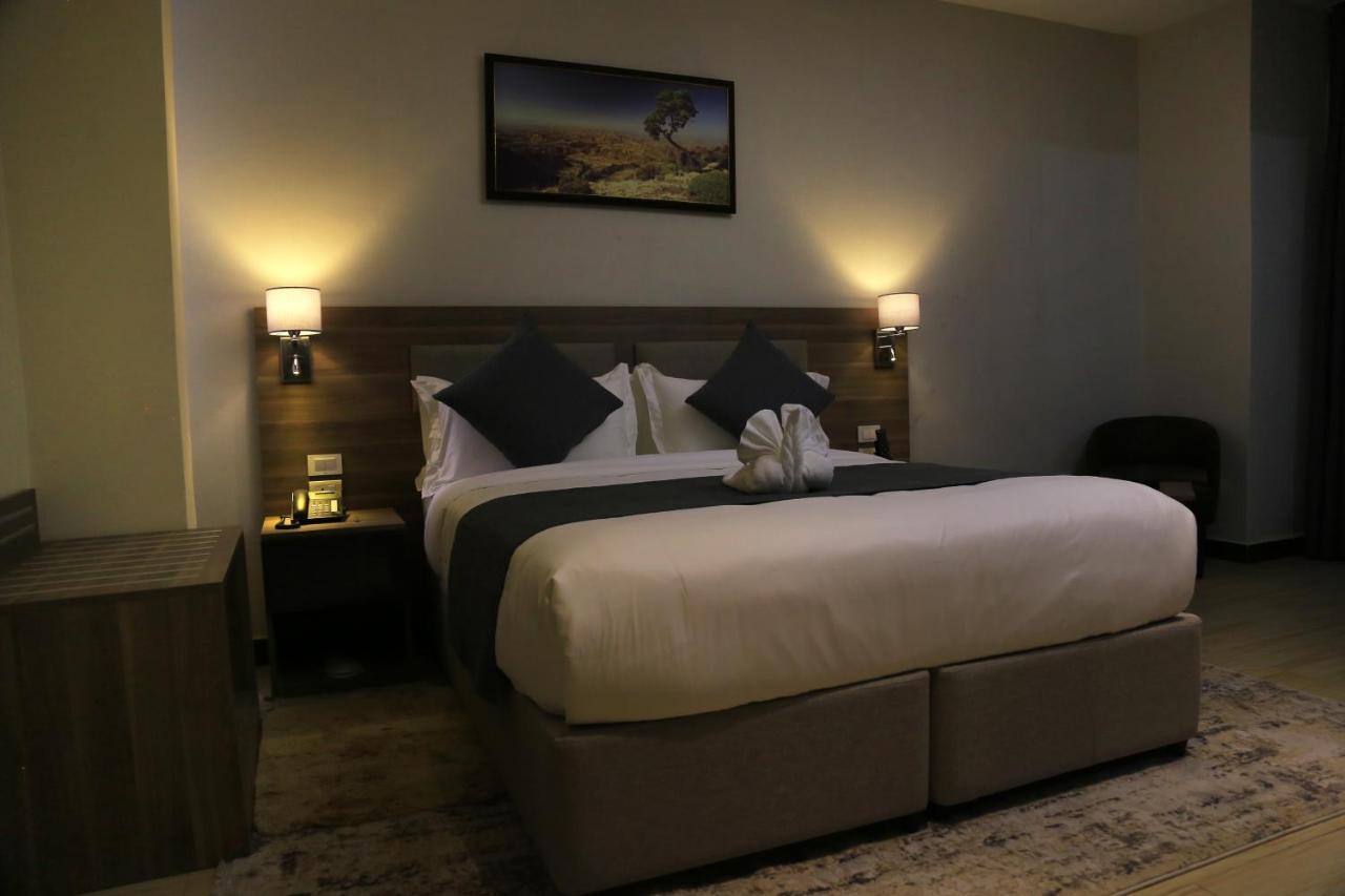 Triple E Hotel And Spa Addis Abeba Esterno foto