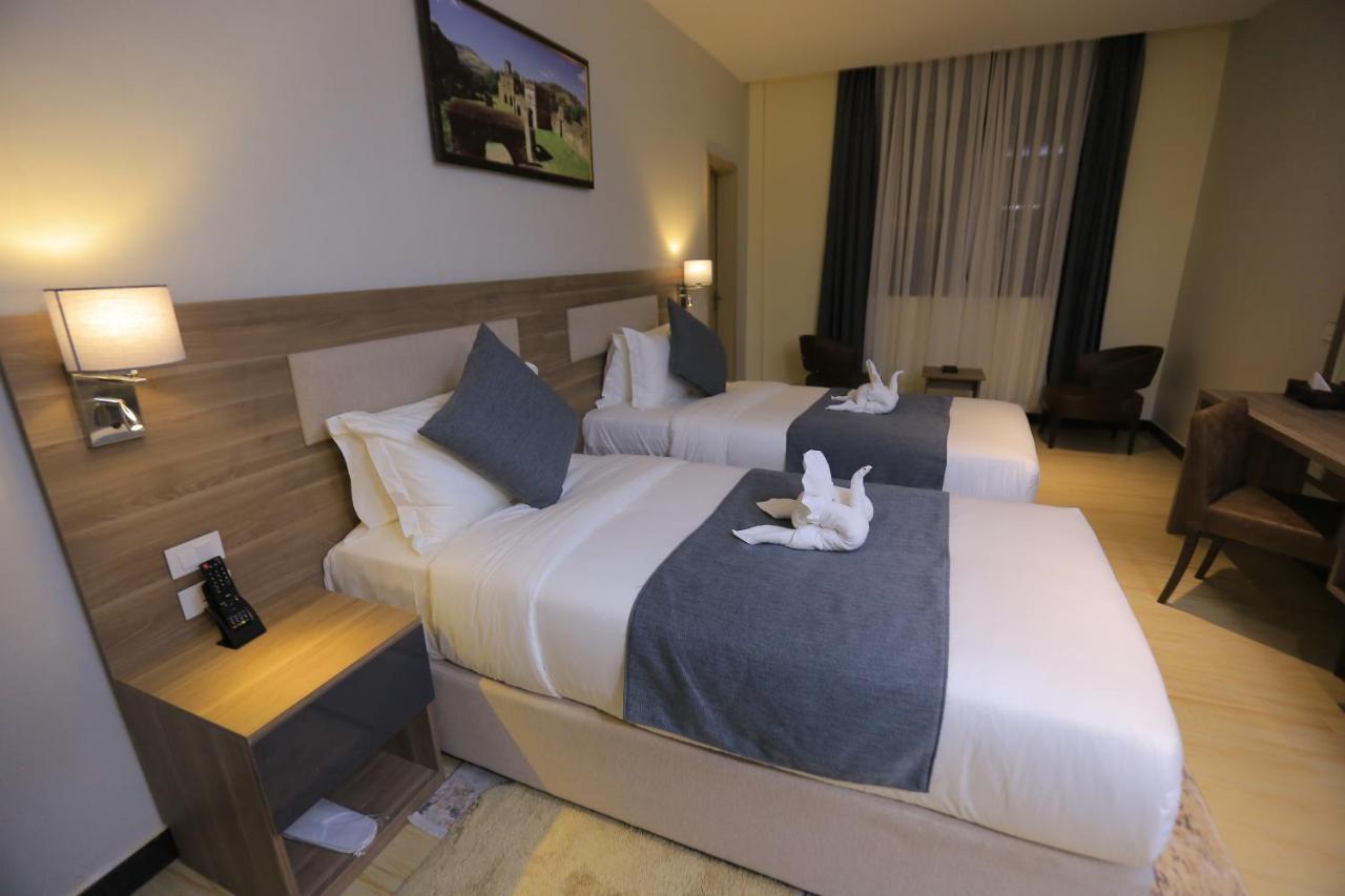 Triple E Hotel And Spa Addis Abeba Esterno foto