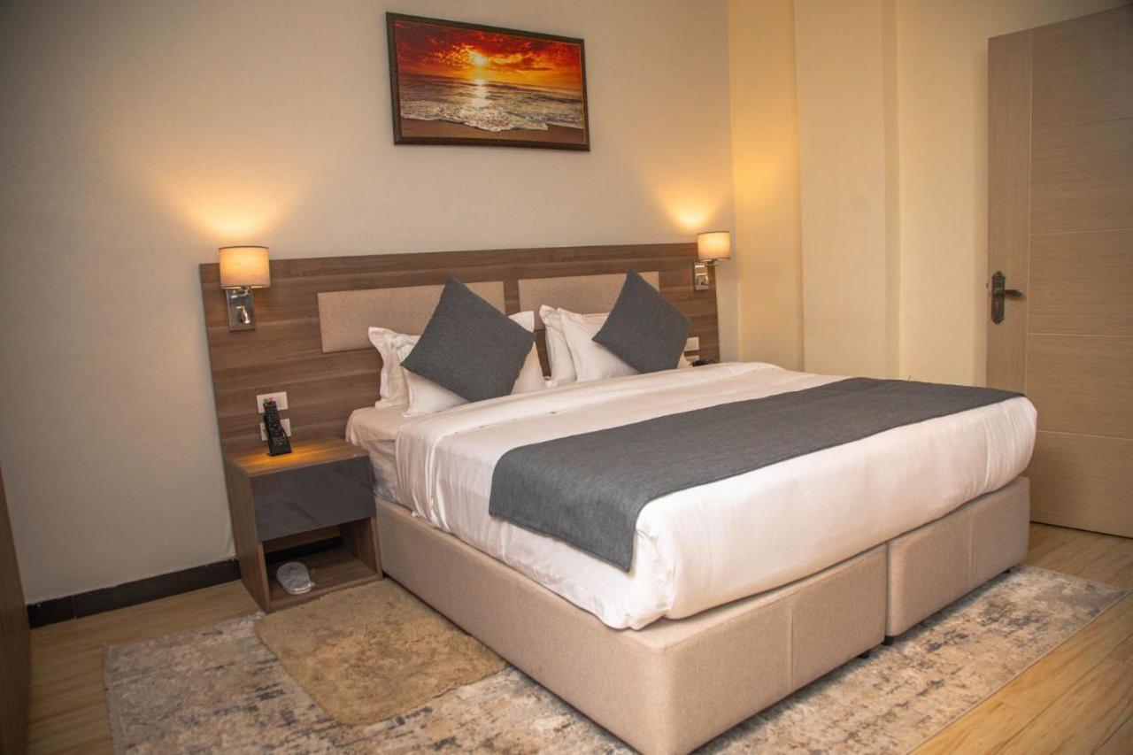 Triple E Hotel And Spa Addis Abeba Esterno foto
