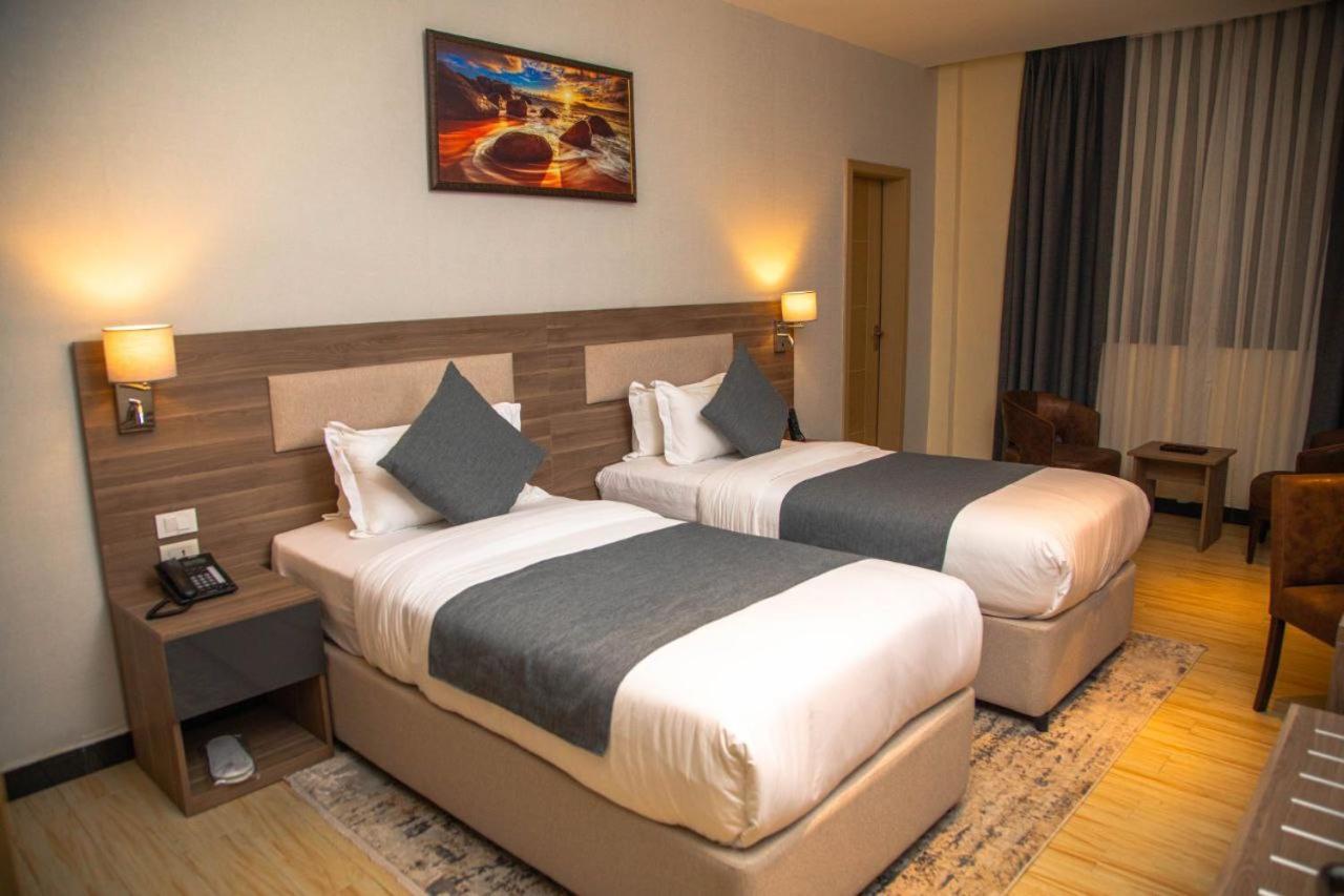 Triple E Hotel And Spa Addis Abeba Esterno foto