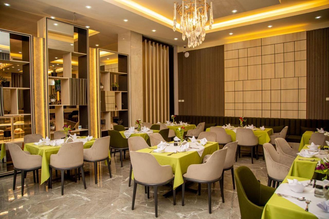 Triple E Hotel And Spa Addis Abeba Esterno foto