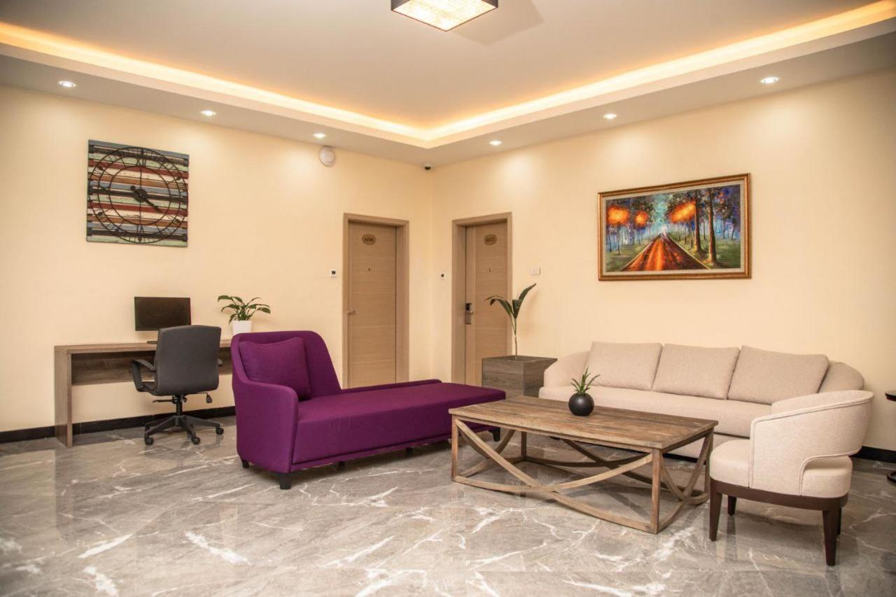 Triple E Hotel And Spa Addis Abeba Esterno foto