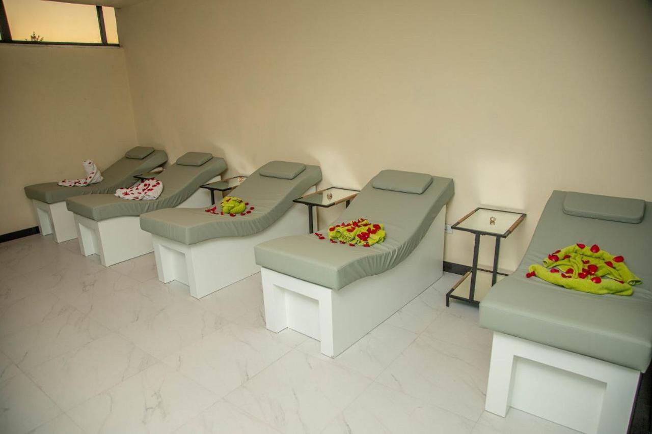 Triple E Hotel And Spa Addis Abeba Esterno foto