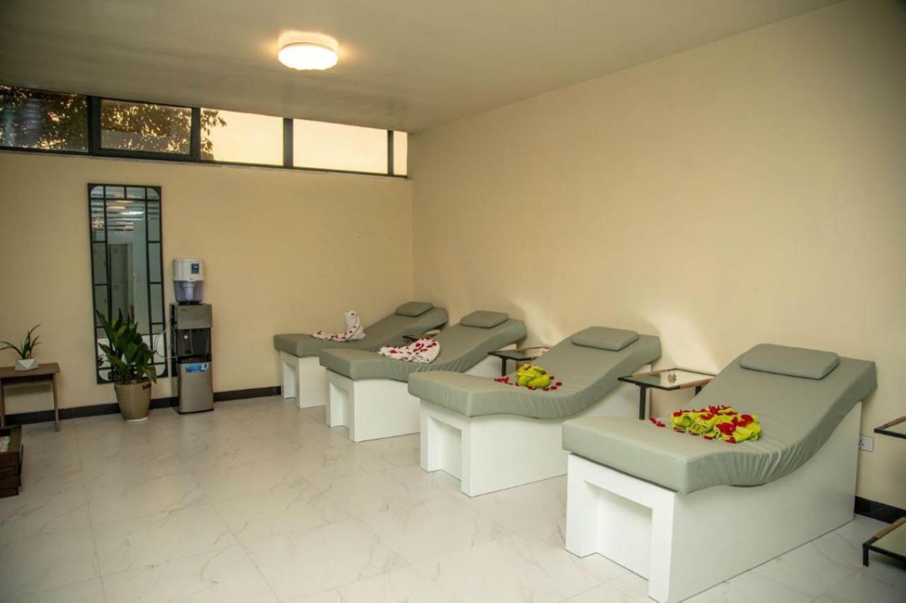 Triple E Hotel And Spa Addis Abeba Esterno foto