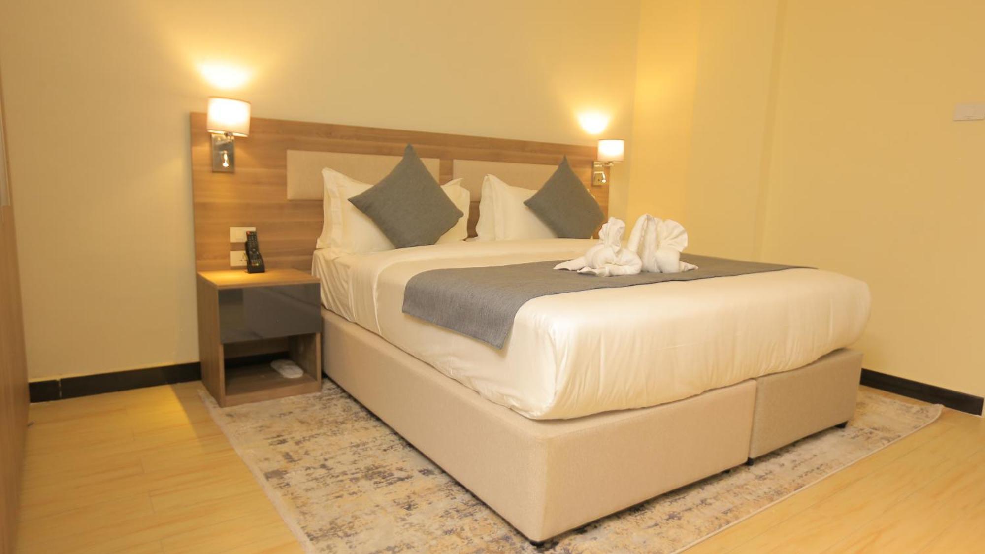 Triple E Hotel And Spa Addis Abeba Esterno foto