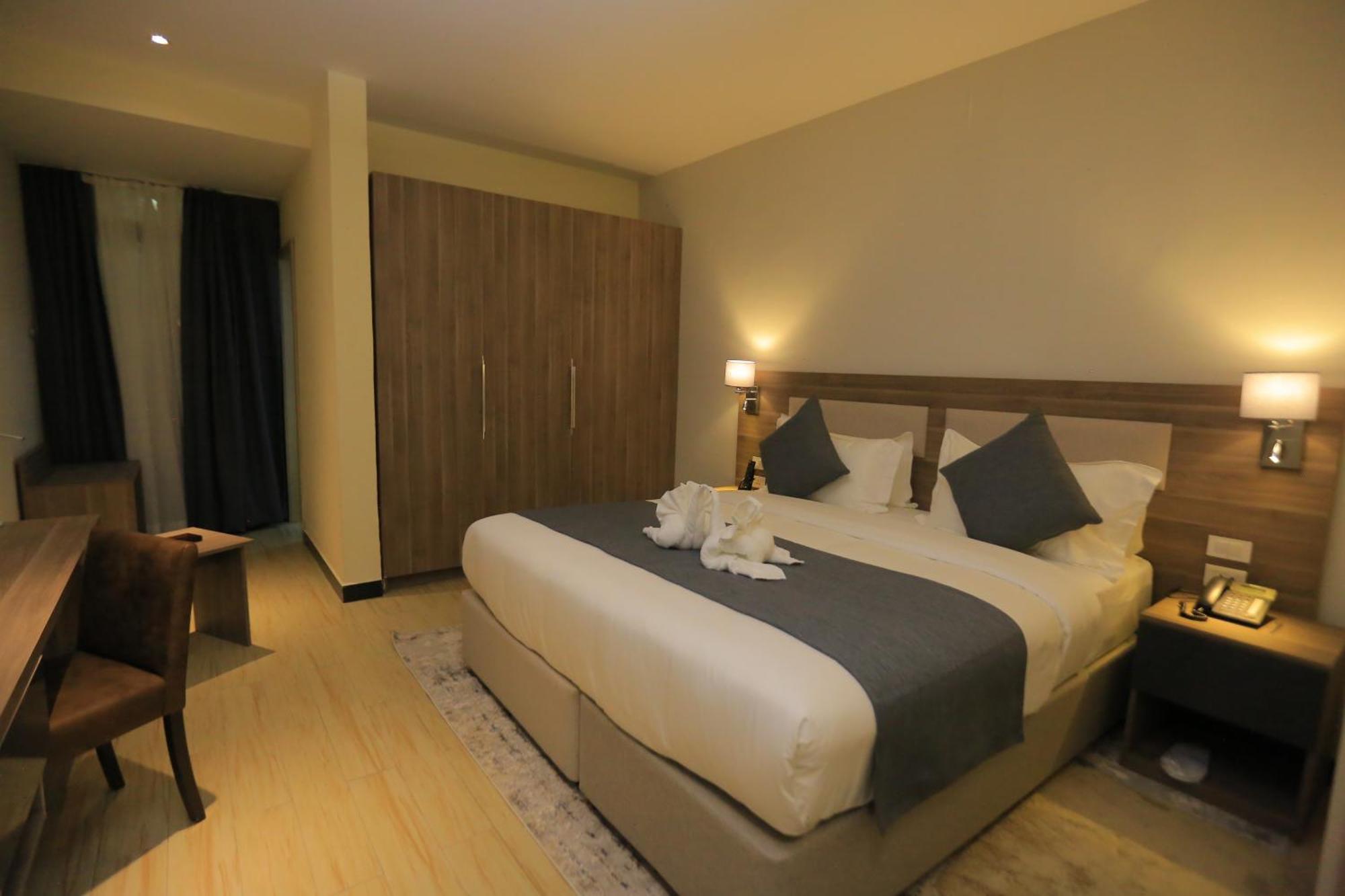 Triple E Hotel And Spa Addis Abeba Esterno foto